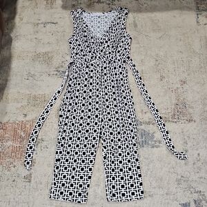 C'EST LA VIE Women's Sleeveless Jumpsuit / Romper Size LARGE  Black & White